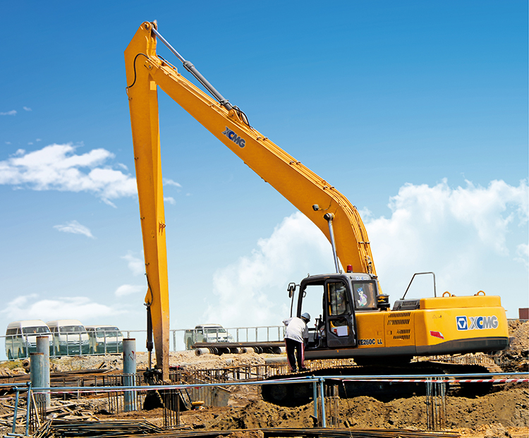Image of 25 m long boom excavator on rent