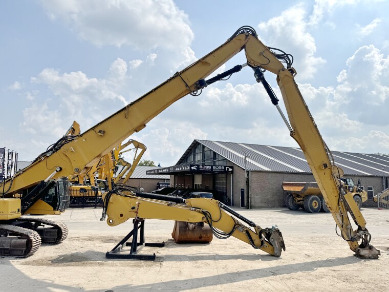 Image of 27 metre Long Boom Excavator