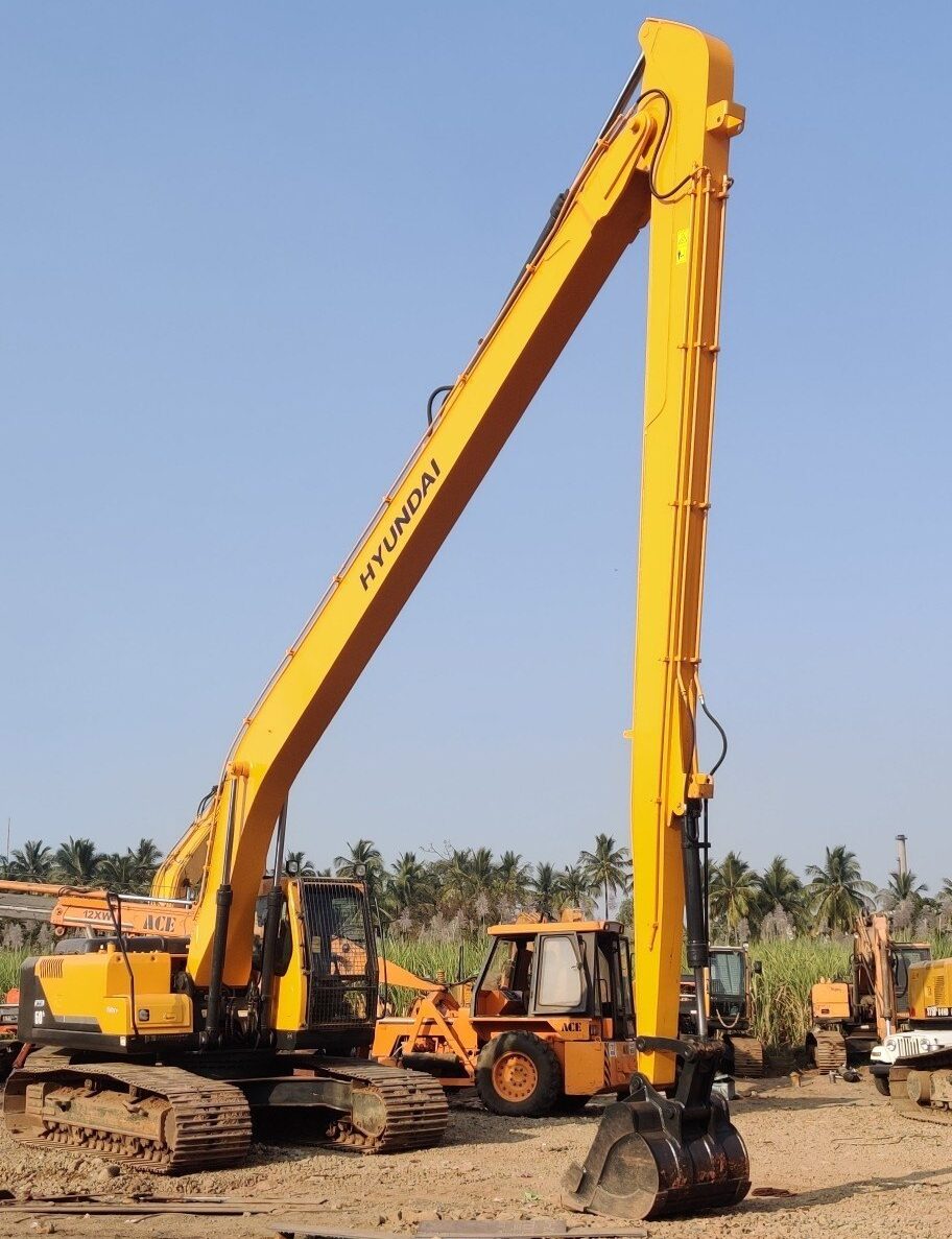 Image of 35 metre long boom excavator