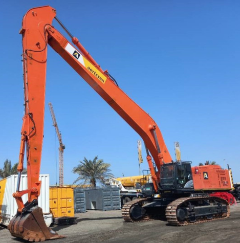 Image of 21 metre long boom excavator on rent