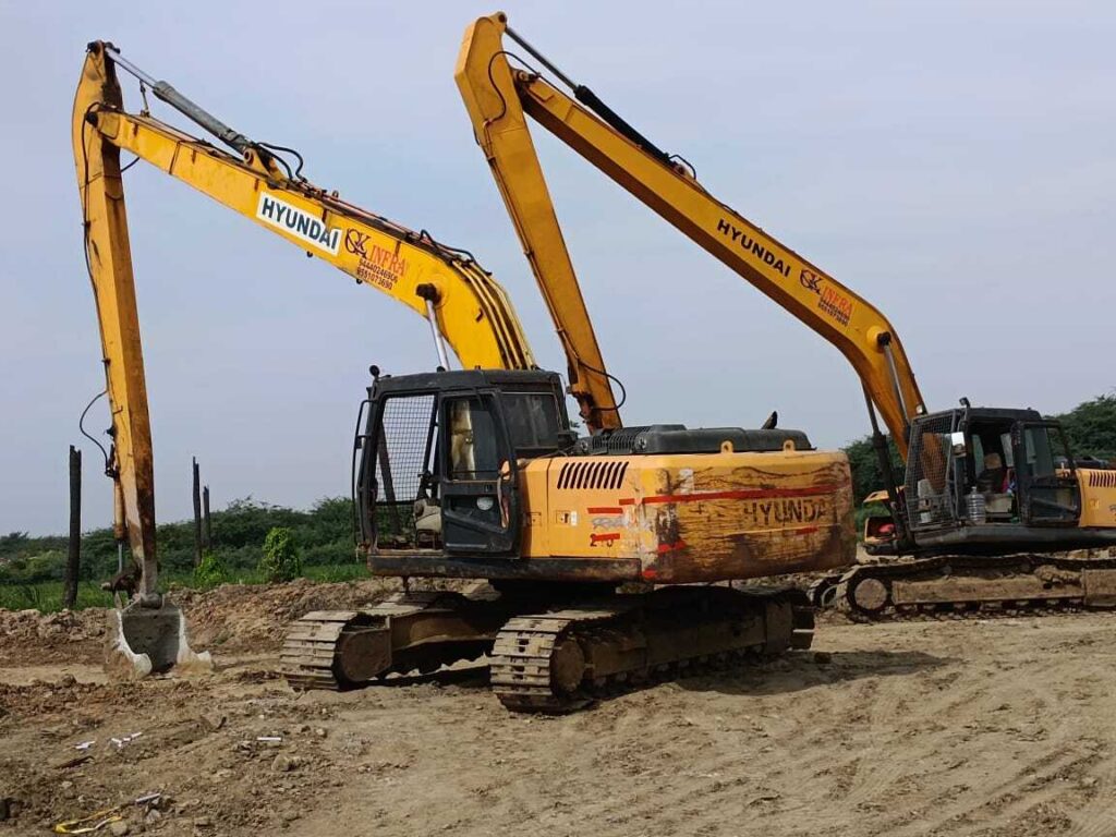 19 Meter Long Boom Excavator on Rent