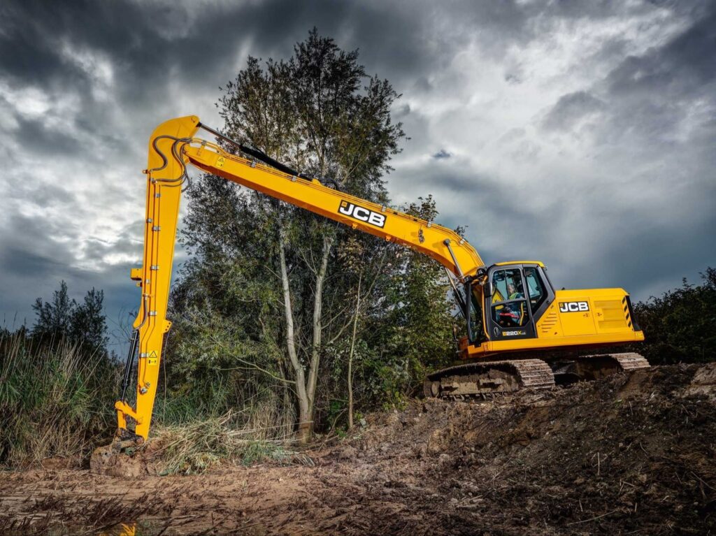 21 Meter Long Boom Excavator on Rent