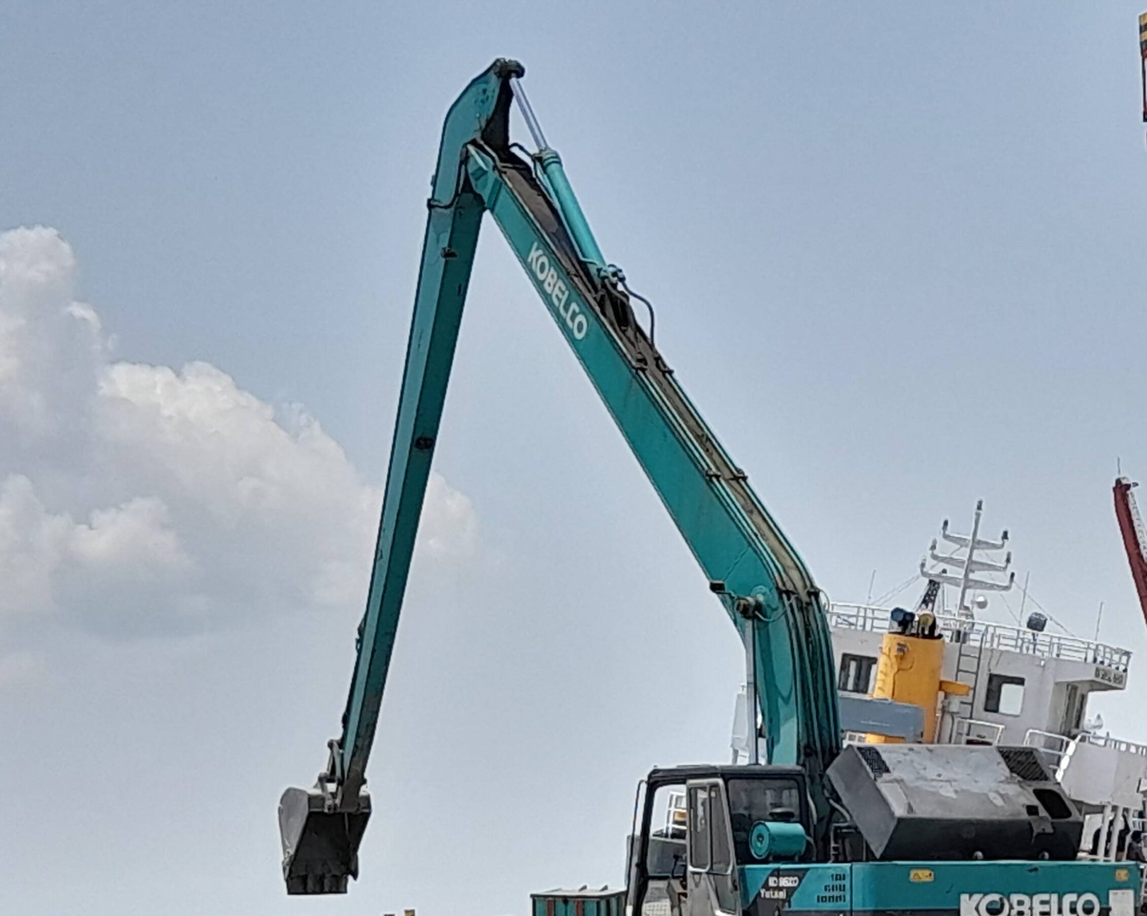 Kobelco 850 Long Boom Excavator on Rent | Long Reach Excavator by Baramati Earthmovers